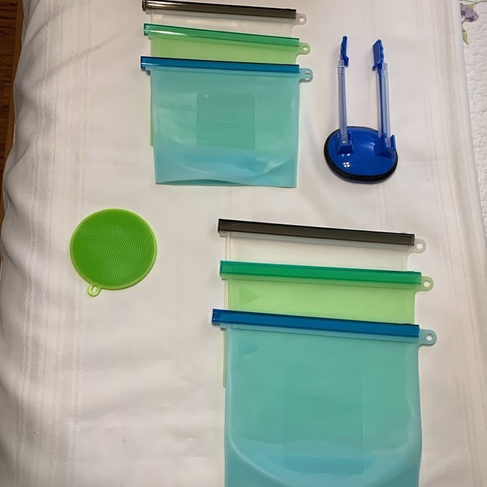 Food storage bags reusable six pack includes the sizes as mentioned in photos